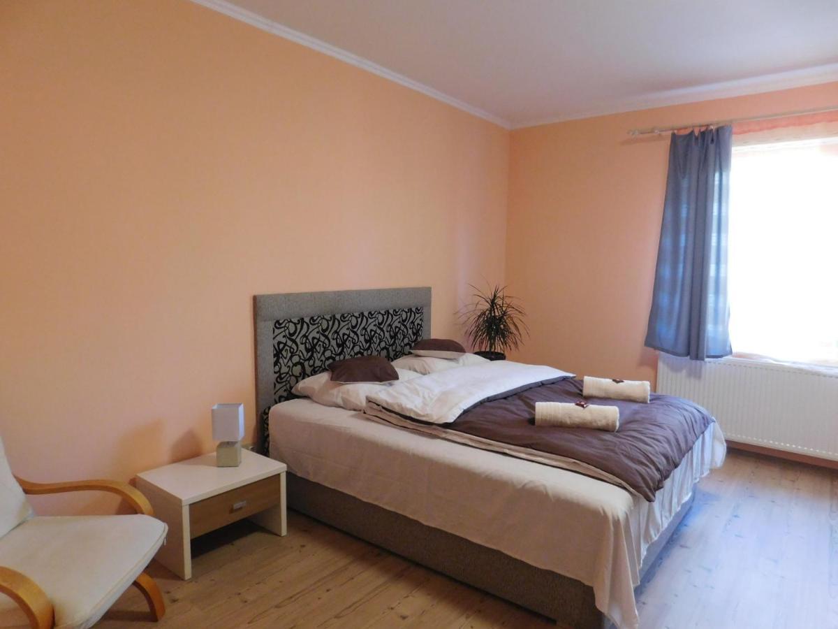 Lovas Vendeghaz Apartment Obanya Екстериор снимка
