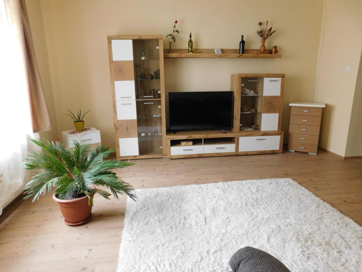 Lovas Vendeghaz Apartment Obanya Екстериор снимка