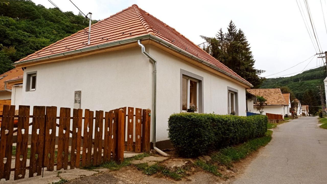 Lovas Vendeghaz Apartment Obanya Екстериор снимка