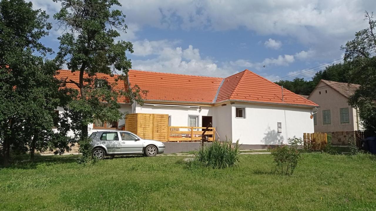 Lovas Vendeghaz Apartment Obanya Екстериор снимка