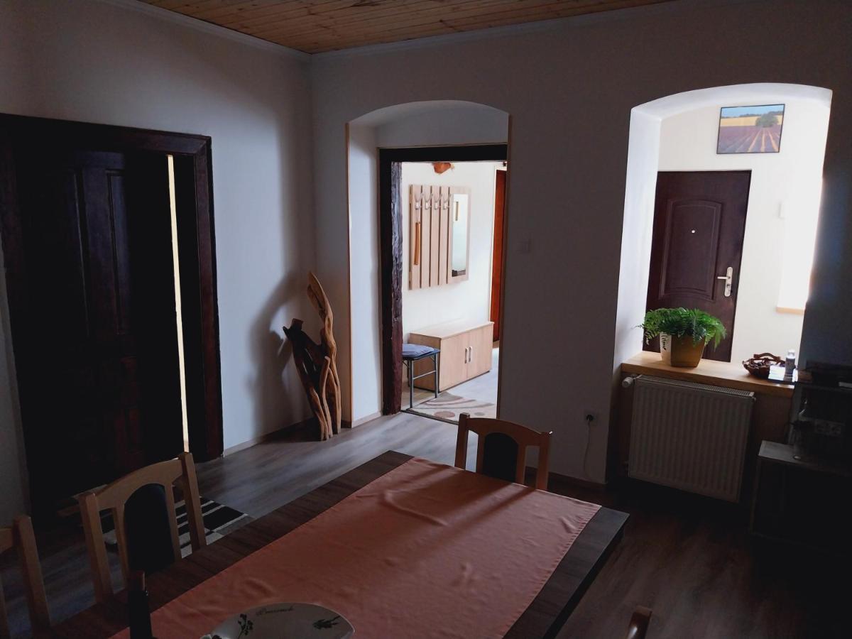 Lovas Vendeghaz Apartment Obanya Екстериор снимка