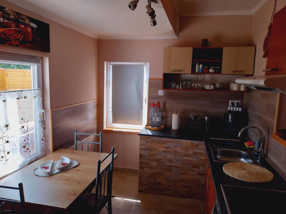 Lovas Vendeghaz Apartment Obanya Екстериор снимка
