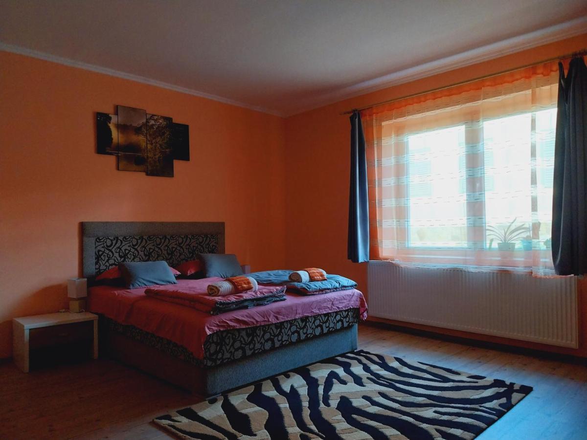 Lovas Vendeghaz Apartment Obanya Екстериор снимка