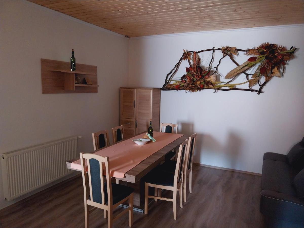 Lovas Vendeghaz Apartment Obanya Екстериор снимка
