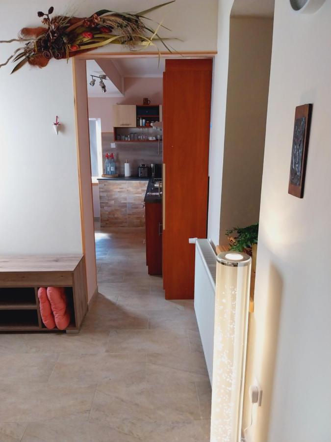 Lovas Vendeghaz Apartment Obanya Екстериор снимка