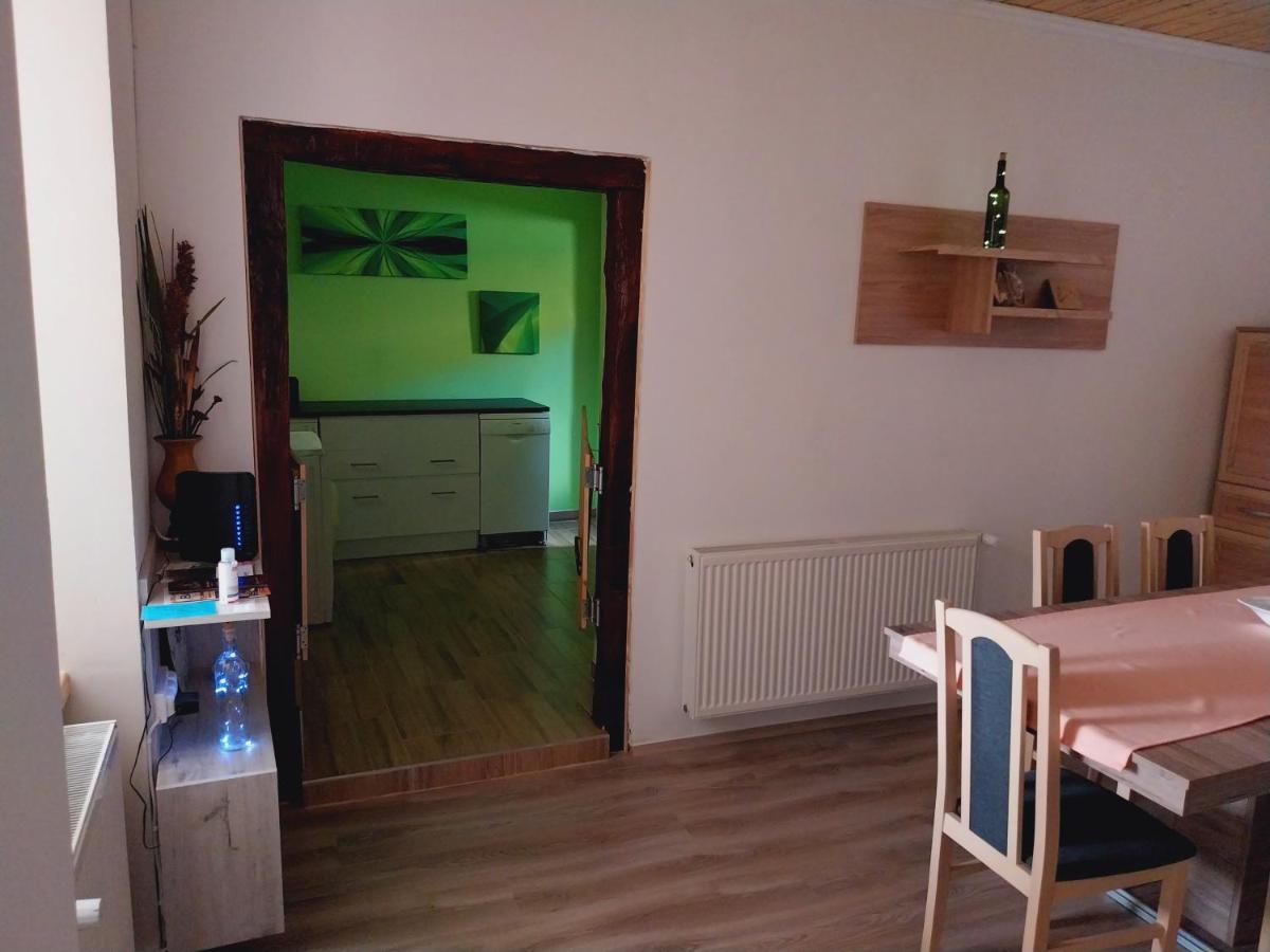 Lovas Vendeghaz Apartment Obanya Екстериор снимка